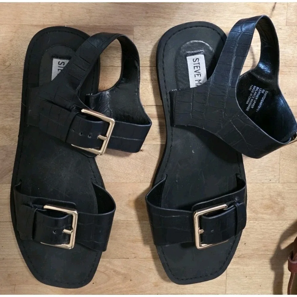 Steve Madden 8M Santo Strappy Sandal Gold Buckles Ankle Strap Black Croc Leather